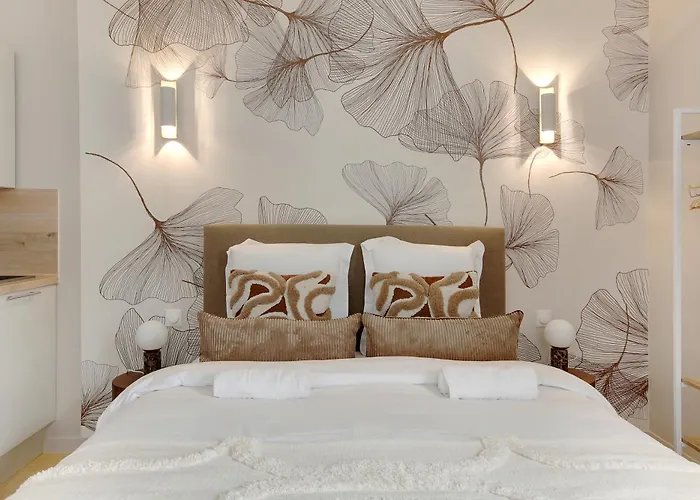 Bright And Cozy Air-conditioned